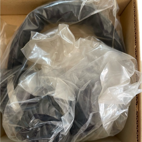 Panasonic HI-FI Headphone EAH-20 Comes With The Box - Picture 3 of 4